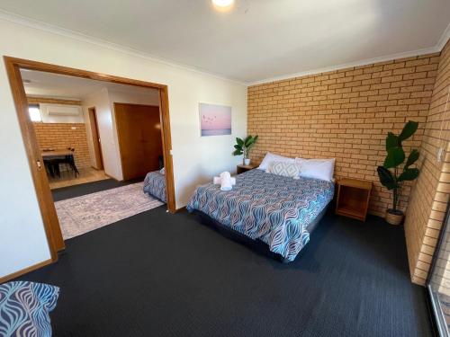 Lake Mulwala Hotel – Mulwala, WV
