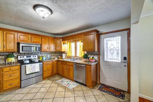 Grand Home with Game Room - 16 Mi to Kalahari! in Gouldsboro, USA