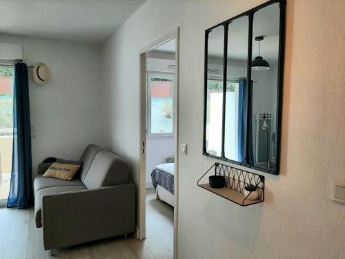 Appartement cosy avec balcon, proche centre et plages, parking inclus - FR-1-239-896 in Rue des Biches