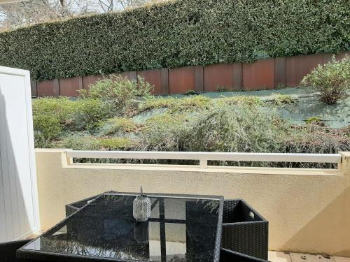 Appartement cosy avec balcon, proche centre et plages, parking inclus - FR-1-239-896 in Rue des Biches