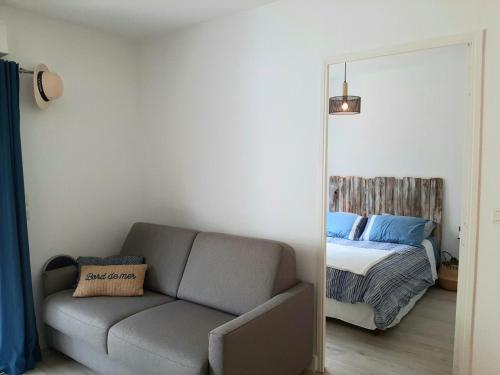 Appartement cosy avec balcon, proche centre et plages, parking inclus - FR-1-239-896 in Rue des Biches