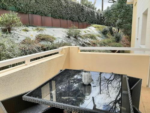 Appartement cosy avec balcon, proche centre et plages, parking inclus - FR-1-239-896 in Rue des Biches