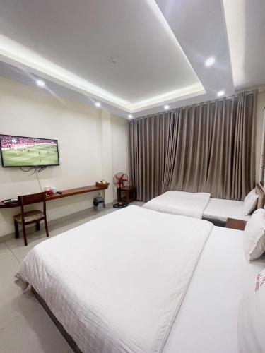 1 queen bed, 1 twin bed