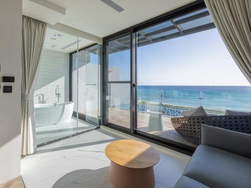 شرفة/ تراس, Kenting Sea Wall 130 in Kenting