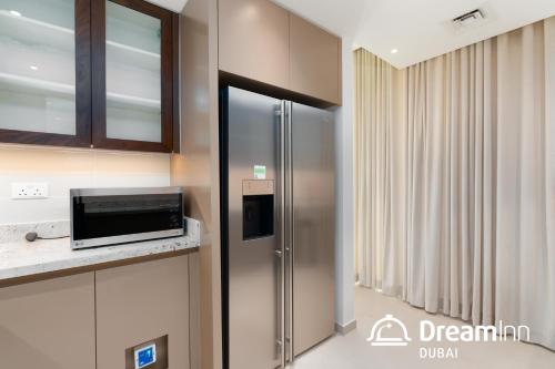 Dream Inn Apartments- Boulevard Heights - image 13