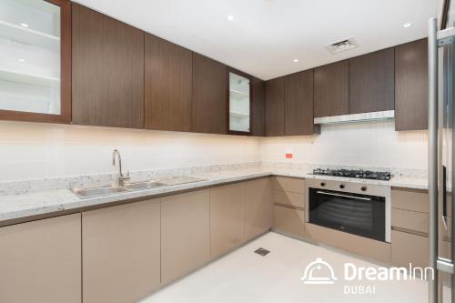 Dream Inn Apartments- Boulevard Heights - image 11