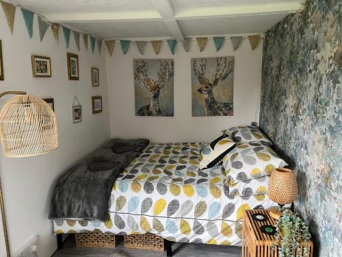 Bothy hut in Aston Clinton