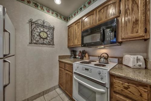 Amazing Condo With Loft - Lakeland Village Resort At Heaven Condo - image 14
