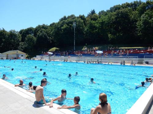 สวนน้ำ, Smart hostel in ชุการิกา