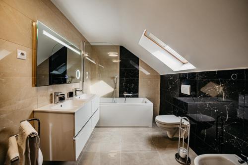 Bathroom, Cedrus Club Hotel in Balassagyarmat