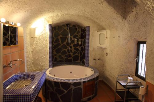 Létesítmények, Casas Cueva y Cortijo La Tala en Guadix in Guadix