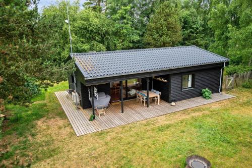 Black Wodden Holiday Home Near Beautiful Beach