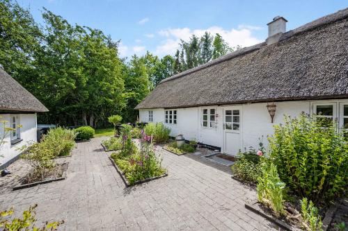  Older Thatched Farmhouse, Approx, 400 Meters From The Water, Pension in Ørsted bei Udbyhøj