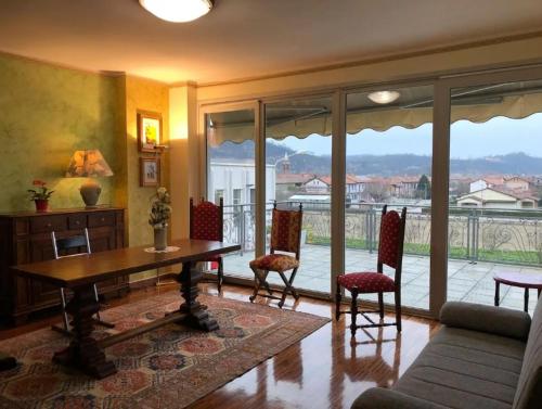  Penthouse apartment 10 min from Alba +FREE parking in Piana Biglini