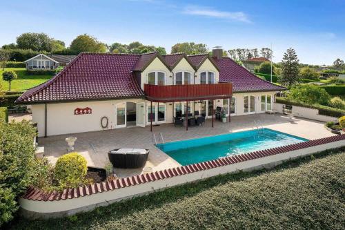 Holiday Home With Pool And Panoramic View Of The Sea