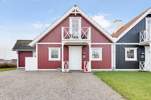 Charming Architect-designed Terraced House With Sea View