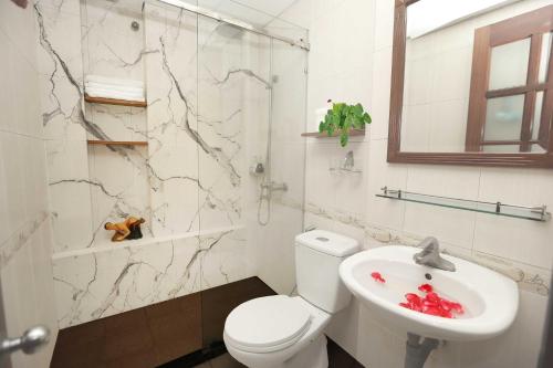 Hanoi Golden Lotus Hotel & Spa – Hanoi, NY