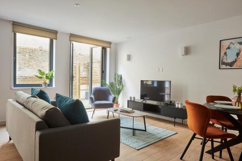 Hammersmith Mews by Viridian Apartments, Londyn