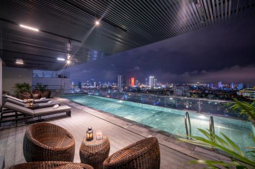 San Marino Boutique Danang - 10 mins to Dragon Bridge, 15 mins to My Khe Beach