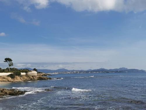 Appartement La Tranquillite, 2mn a pieds mer near Le Botafogo