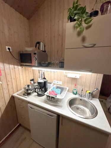 ห้องครัว, Cave Cabins in เฮลล่า