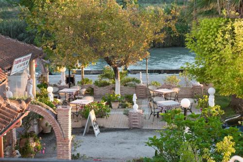 Exterior view, Hotel Glaros in Ammoudia
