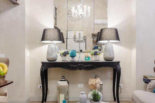 Paolo Guinigi Elegant Apartment Suite Masterful Interior inside the Walls of Lucca - image 5