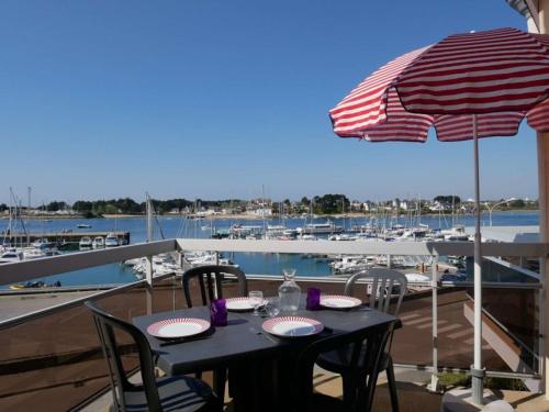 . Étel - Superbe duplex 3 pièces avec vue port, piscine, tennis et parking, à 600m de la plage - FR-1-479-38