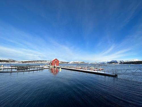 Norsk Havbrukssenter - Rorbuer near สนามบินเบรินเนยซุนด์