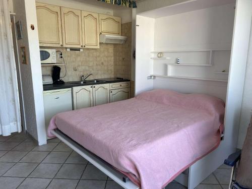 Studio Cabine Climatisé, Plage et Piscine, 4 Couchages - Port Camargue - FR-1-250-151 (Studio Cabine Climatise, Plage et Piscine, 4 Couchages - Port Camargue - FR-1-250-151) in Le Grau-du-Roi