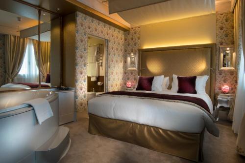 room detail thumbnail 1