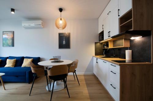One-Bedroom Apartment image 6