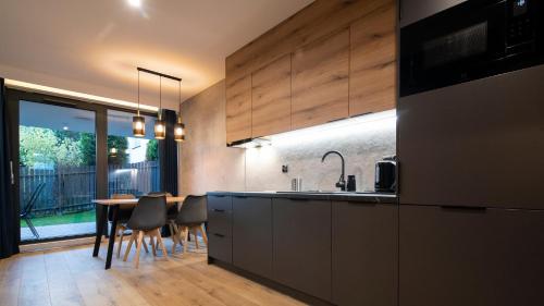One-Bedroom Apartment image 6