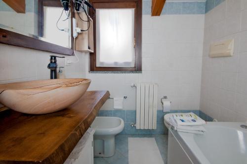 Bathroom, "La Casetta" tra Milano e i laghi di Como e Lecco in Cesano Maderno