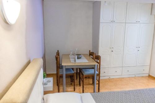 Triple Room with Terrace image 6