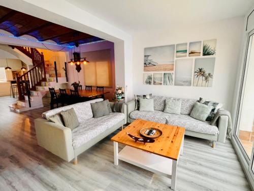 Shared lounge/TV area, Villa Paradise, Urban Oasis by TopRentalsBarcelona in Esplugues de Llobregat
