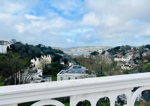 Top Floor Apartment Overlooking Torquay Harbour