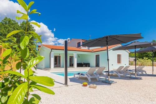 Villa St Vinzent with pool by Istrialux – khách sạn tại Bibici