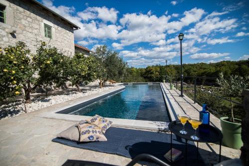 Villa with Swimming Pool