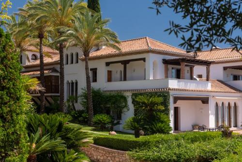 Cubo's Mountain Bayview Luxury Villa