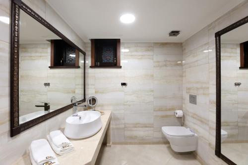 Armaco Residence Room Type - King Studio with Sofa Bed