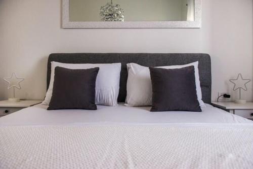 One-Bedroom Apartment image 3