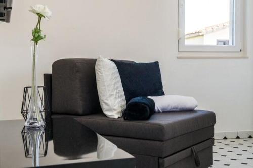One-Bedroom Apartment image 7