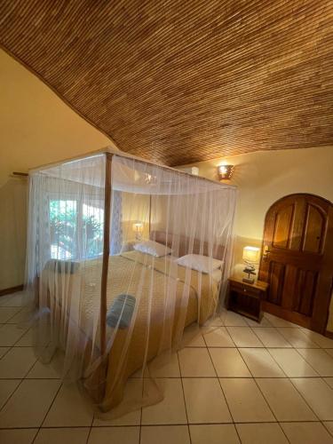 2 bedrooms, 3 beds
