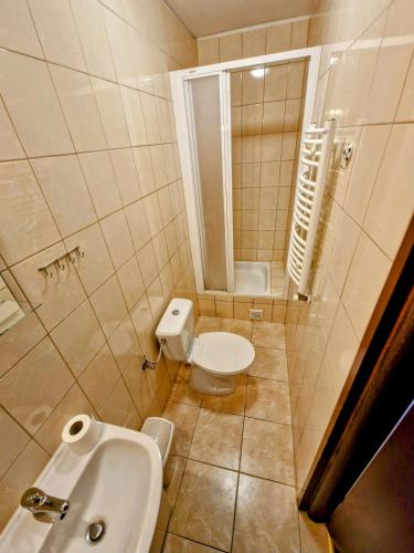 Single Room image 7