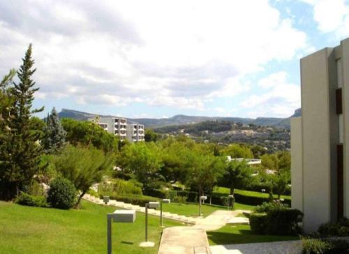 Superbe appartement piscine, tennis, vue mer et décoré avec goût Superbe appartement piscine, tennis, vue mer et décoré avec goût