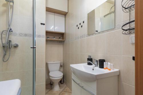 One-Bedroom Apartment image 7