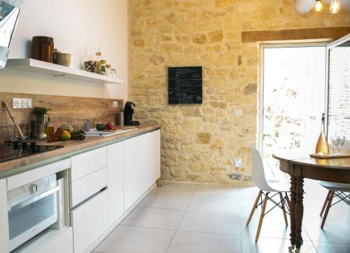 virtuve, le gîte de Montagnac (le gite de Montagnac) in La Roque-sur-Ceze