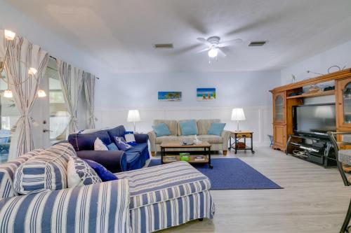 Waterfront Crystal River Hideaway with Private Dock! - image 11