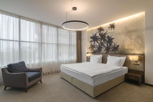 1 king bed, 1 sofa bed